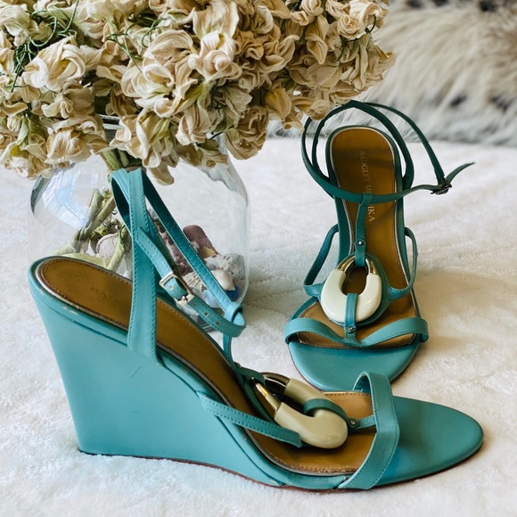 Badgley Mischka Wedges - Picture 2 of 6